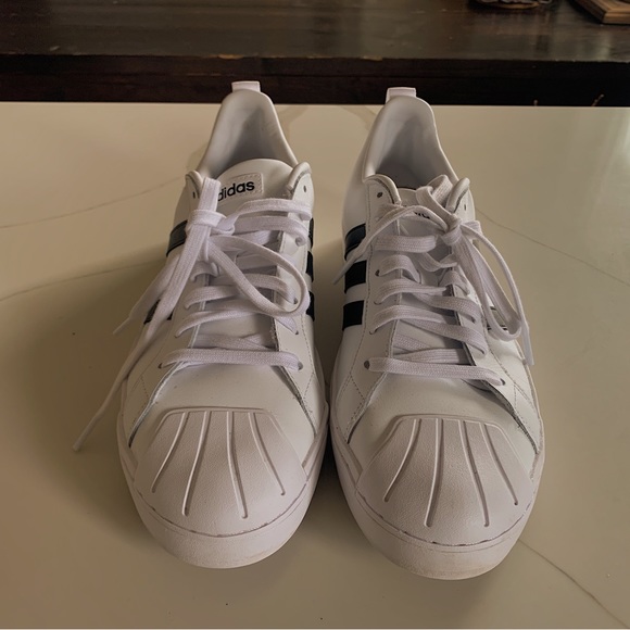 Brand - Adidas - Picture 2 of 3